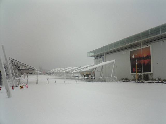 雪の万博会場
